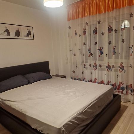 2 Bedrooms Apartment. Galaţi Extérieur photo