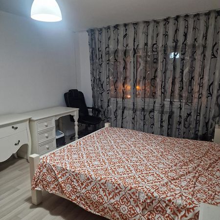 2 Bedrooms Apartment. Galaţi Extérieur photo