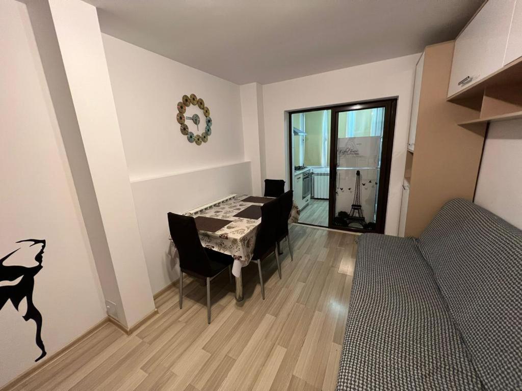 2 Bedrooms Apartment. Galaţi Extérieur photo